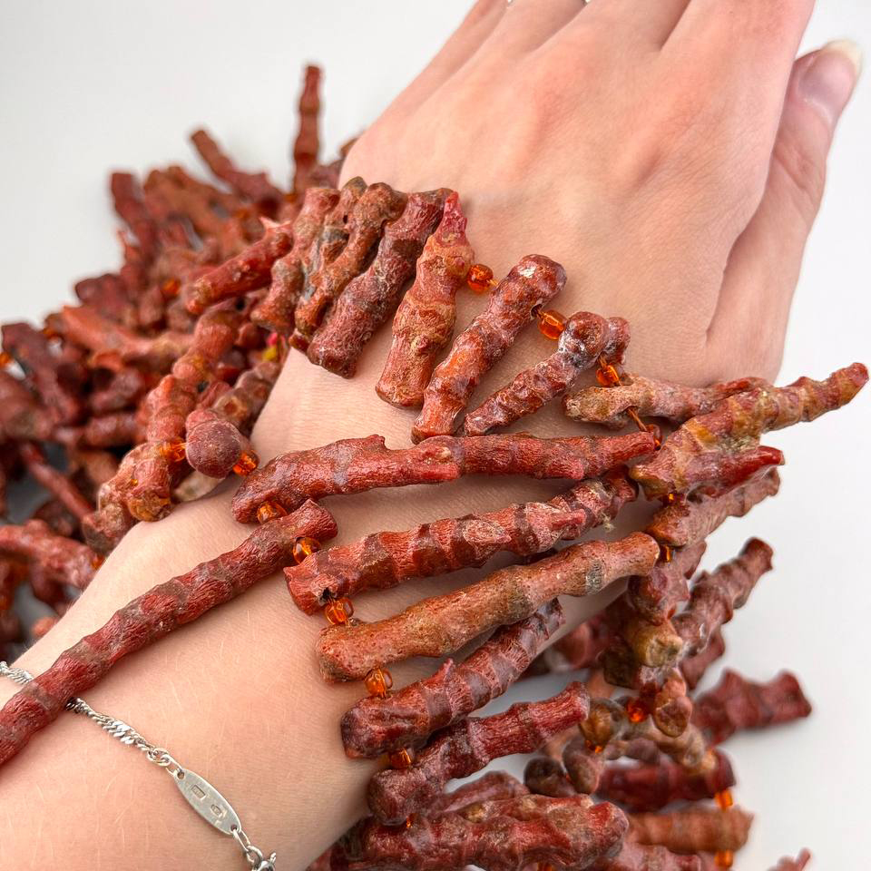 Коралл натуральный красного моря размер 12*43мм 